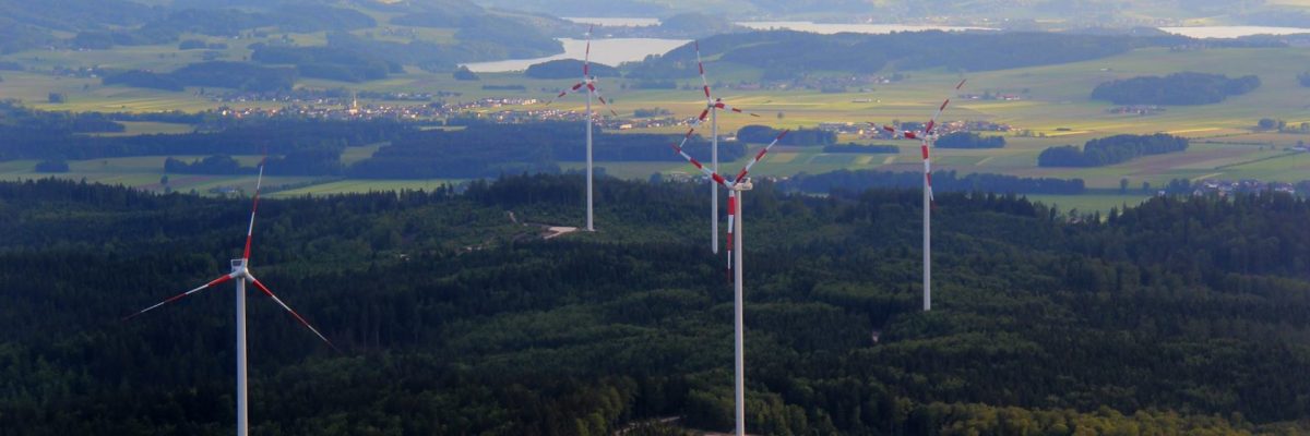 Dieses Bild zeigt den Windpark Munderfing von oben.