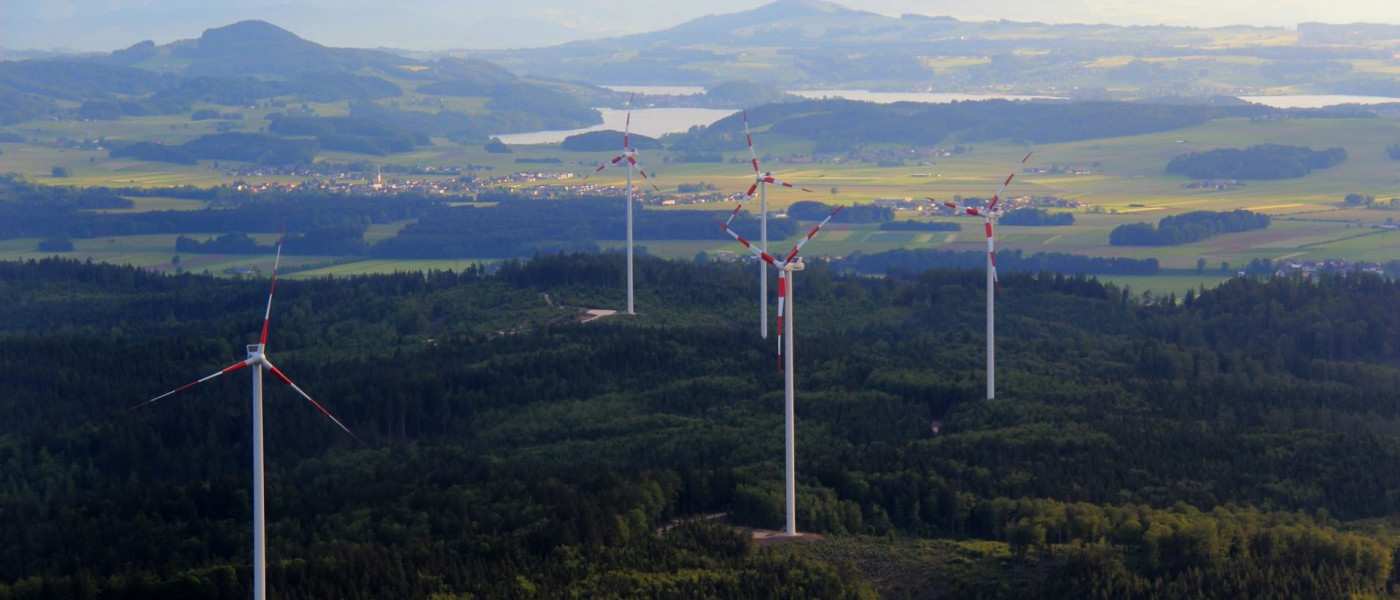 Dieses Bild zeigt den Windpark Munderfing von oben.