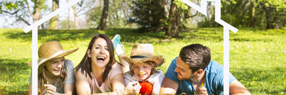 Dieses Bild zeigt eine Familie im Haus