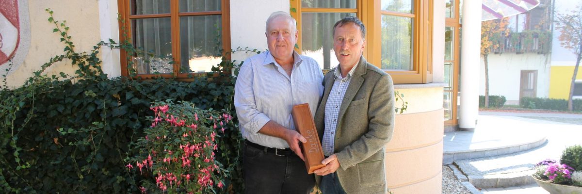 Dieses Bild zeigt Krammer Johann und Bürgermeister Martin Voggenberger.