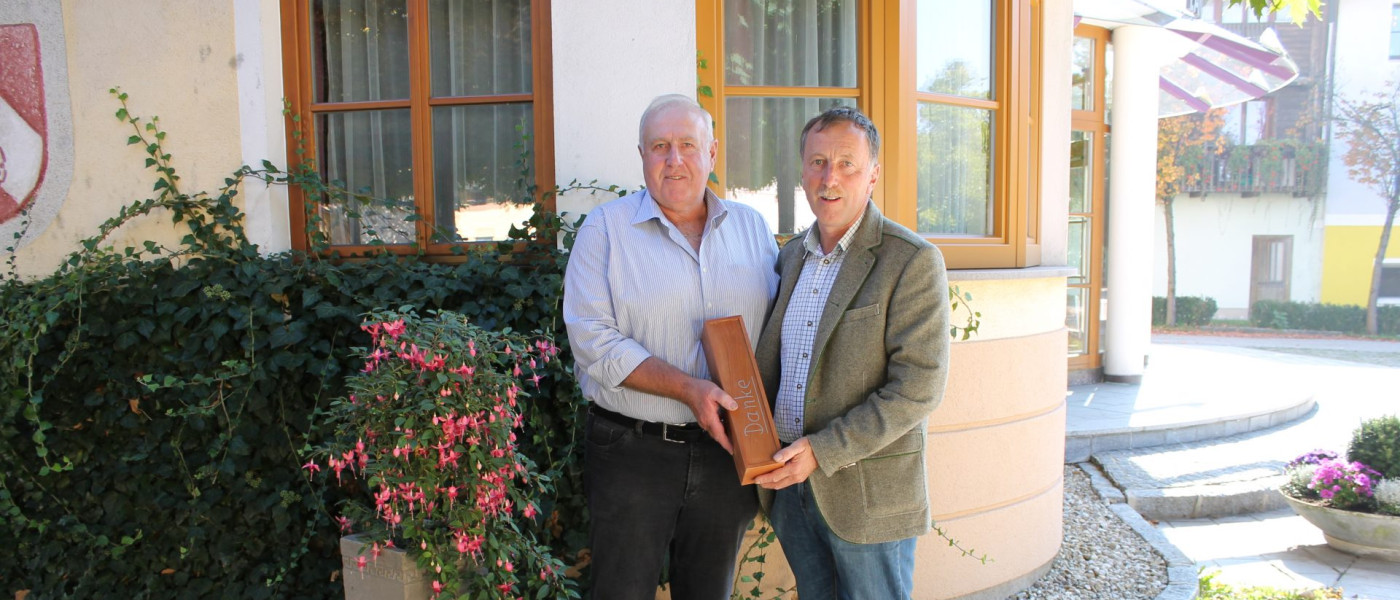 Dieses Bild zeigt Krammer Johann und Bürgermeister Martin Voggenberger.