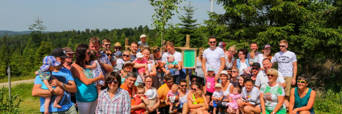 Dieses Bild zeigt die Veranstaltung "Generationenwald" im Windpark.