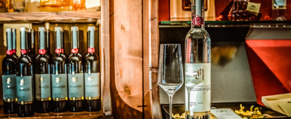 Dieses Bild zeigt Schnäpse von der Brennerei Andre Christon.