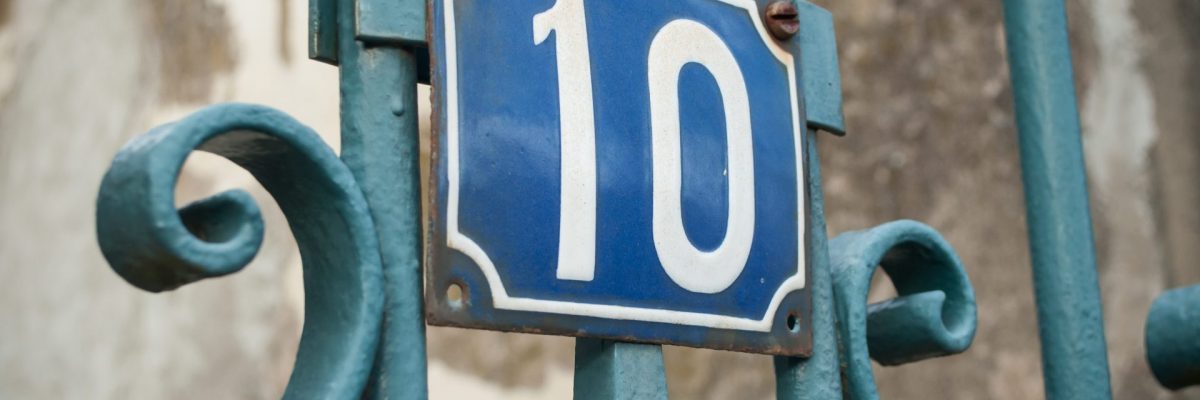 Dieses Bild zeigt eine Hausnummerntafel.