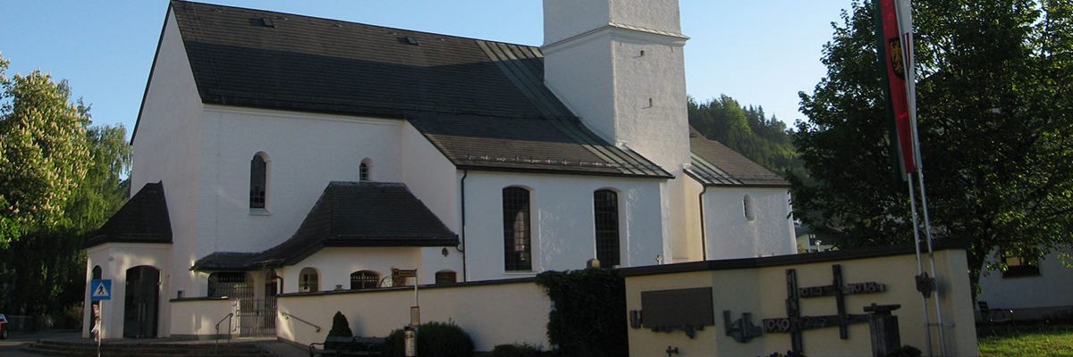 Dieses Bild zeigt die Pfarrkirche in Munderfing.