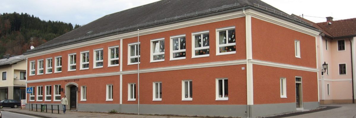 Dieses Bild zeigt die Volksschule Munderfing.