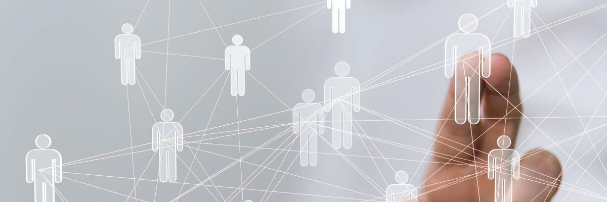 Dieses Bild zeigt eine Hand und meherere kleine Symbolpersonen.