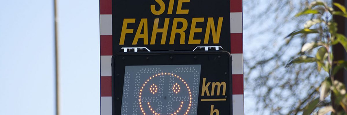 Dieses Bild zeigt ein Geschwindigkeitsmessgerät.