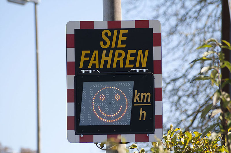 Geschwindigkeitsmessgerät Geschwindigkeitsmessgerät