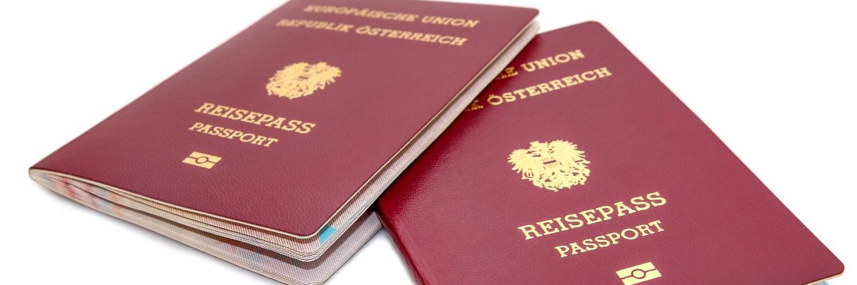 Dieses Bild zeigt Österreichische Reisepässe.