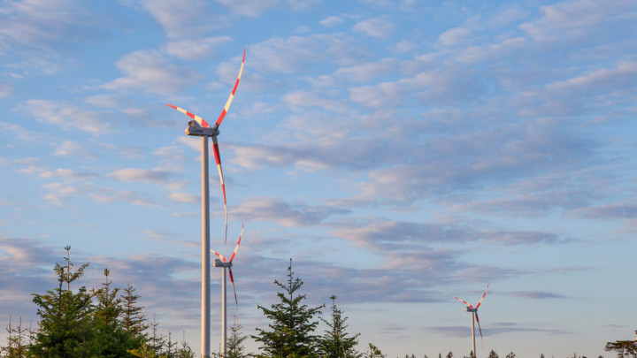 Vorübergehende Wegsperre beim Zugang zum Windpark über das Parzertal