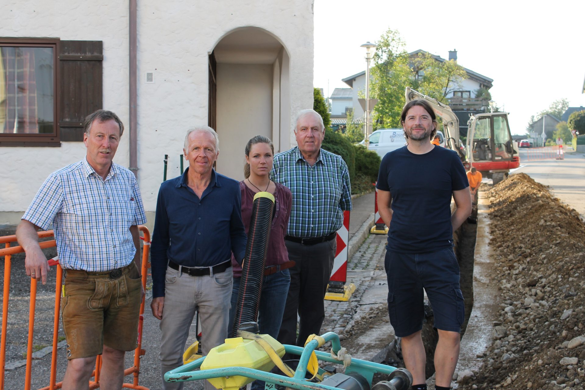 Bürgermeister Martin Voggenberger mit dem Projektteam für den Glasfaserausbau in Munderfing