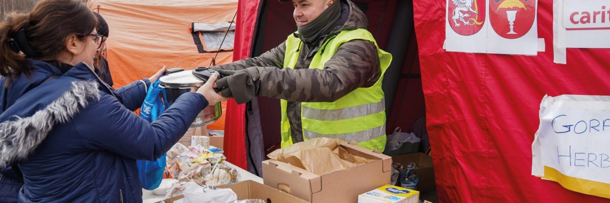 Dieses Bild zeigt eine Hilfsaktion in der Ukraine.