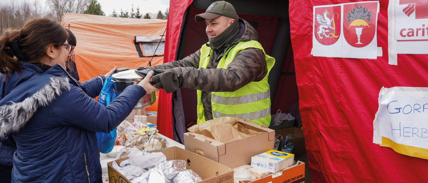 Dieses Bild zeigt eine Hilfsaktion in der Ukraine.
