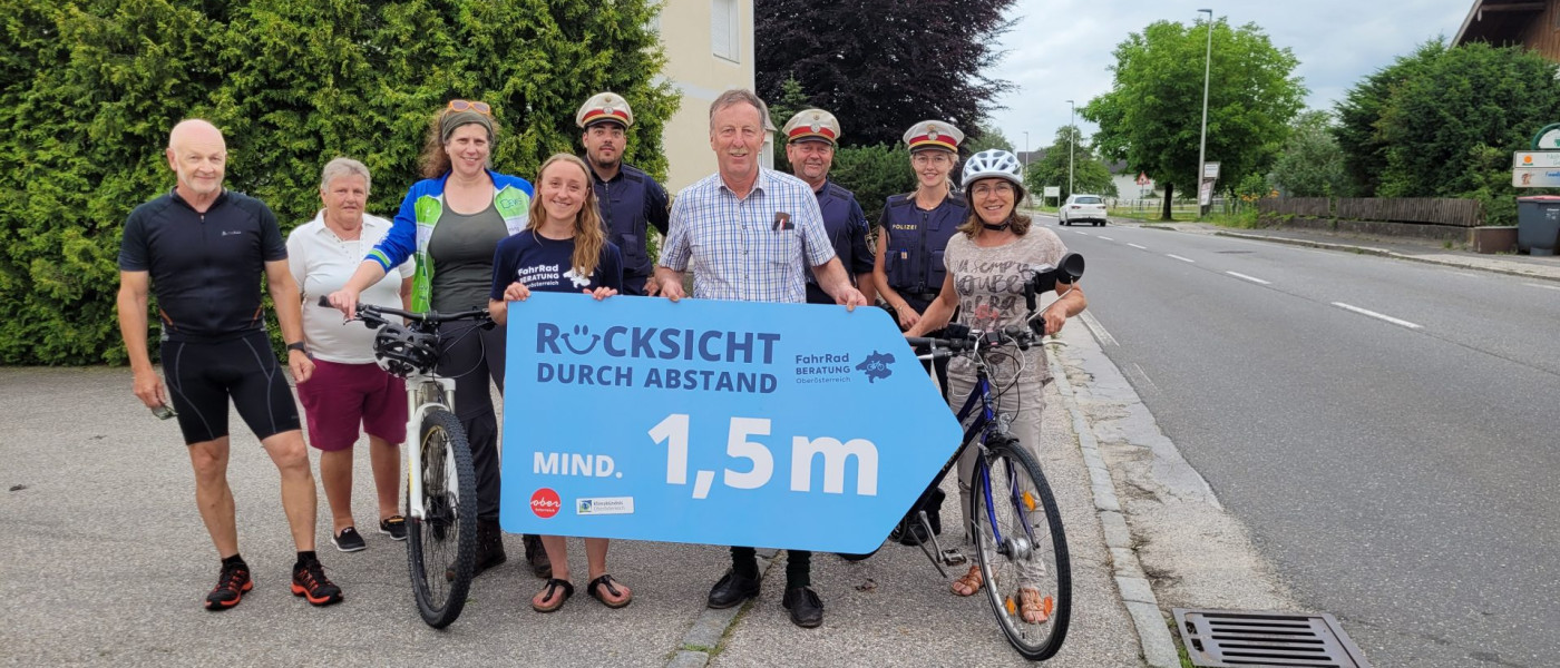 Dieses Bild zeigt die Teilnehmer der Aktion "Rücksicht durch Abstand".
