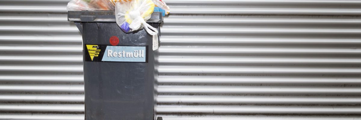 Dieses Bild zeigt eine Restmülltonne.