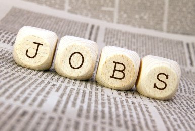 Vier Würfel mit der Aufschrift "Jobs".