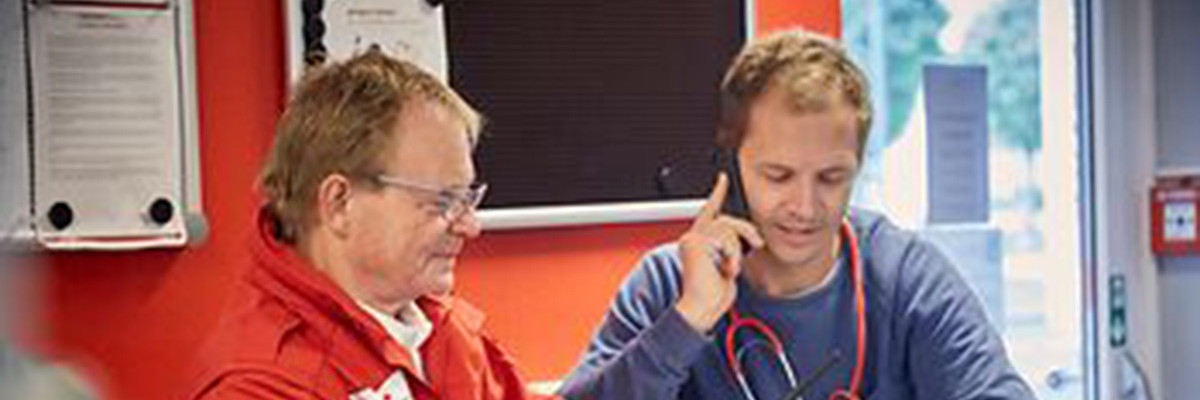 Rettungssanitäter mit Arzt