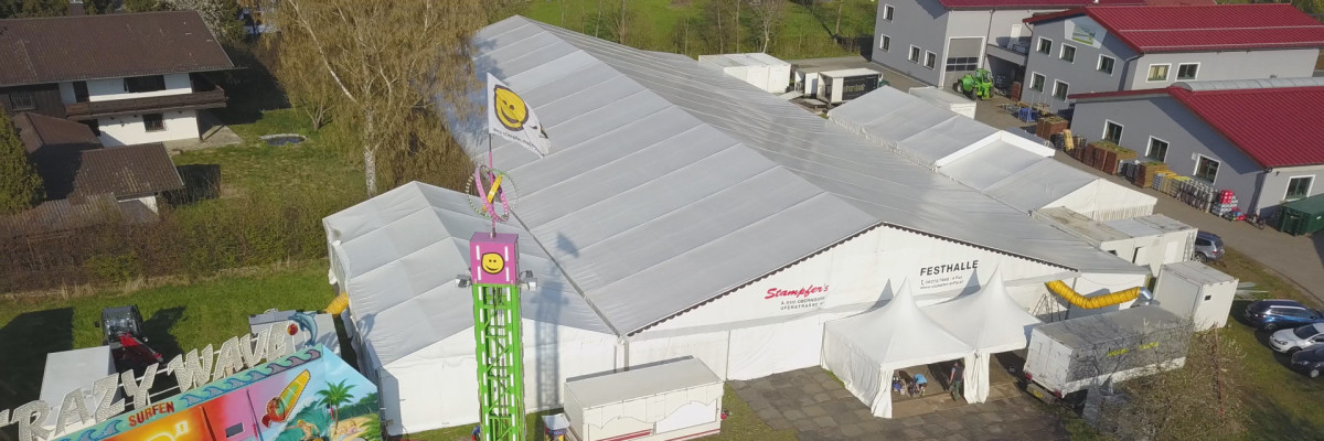 Dieses Bild zeigt das Zelt des Kirtages in Munderfing