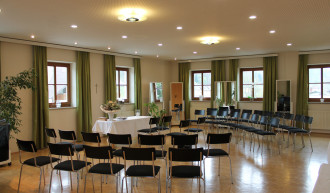 Großer Saal Musikschule für Hochzeit dekoriert