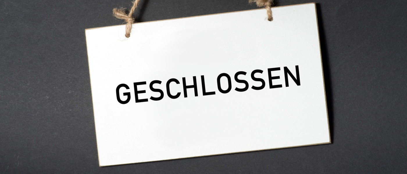 Aushängeschild mit der Aufschrift "geschlossen"