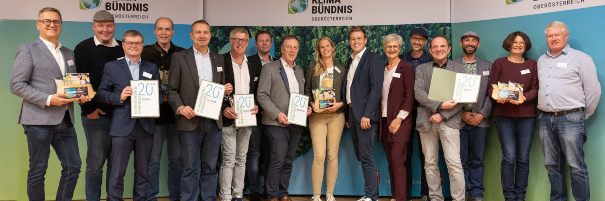 Übergabe der Urkunde für 20 Jahre Klimabündnisgemeinde beim Klimabündnis-Jahrestreffen 2025