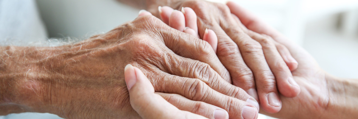 Junge und alte Hände