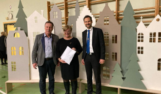 Spendenübergabe an Hilfswerk