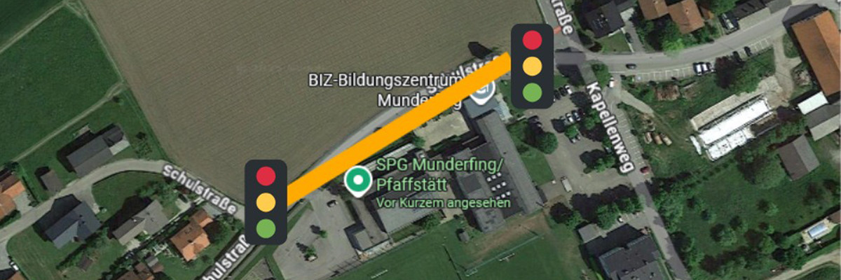 die Schulstraße in Munderfing mit Ampelregelung