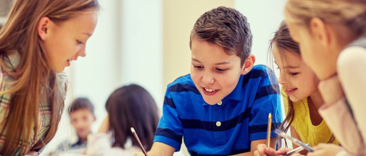 Kinder am lernen