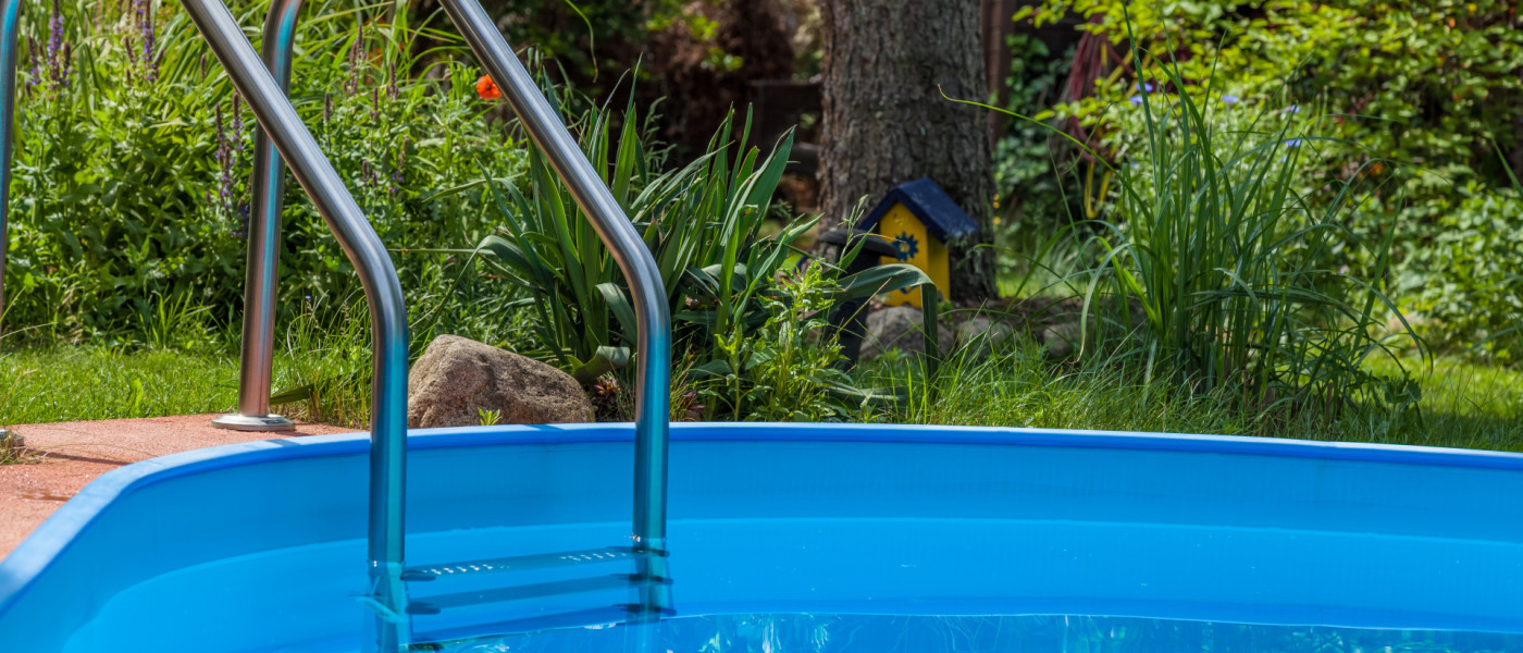 einen Swimmingpool