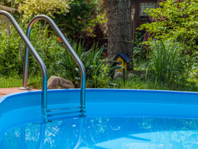 Entsorgung von Schwimmbadabwässern im Herbst